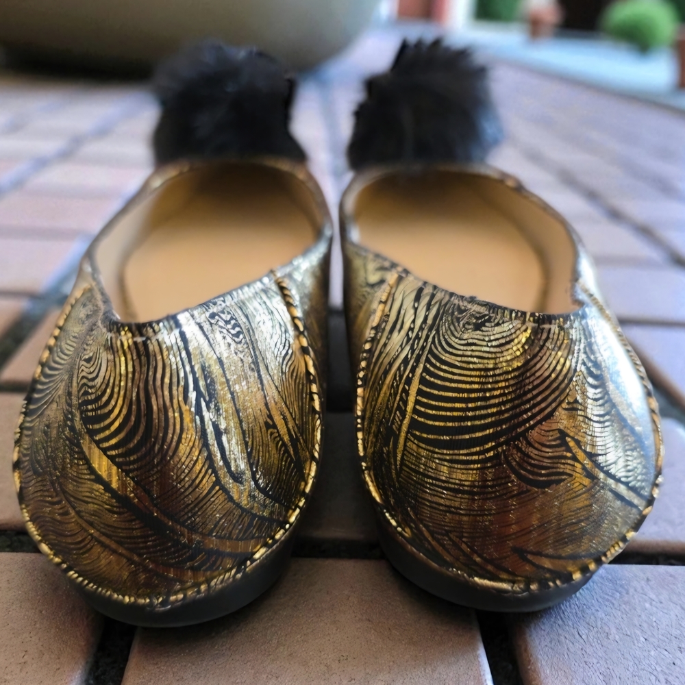 Franco Sarto Gold and Black Feathered Flats - Picture 4 of 7